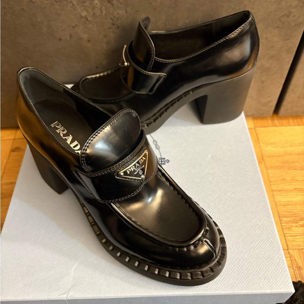 Prada block-heel patent-leather loafers. New size 40